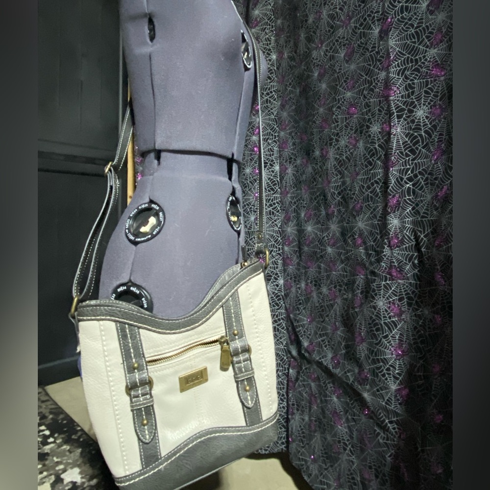 Adjustable side purse from b.o.c